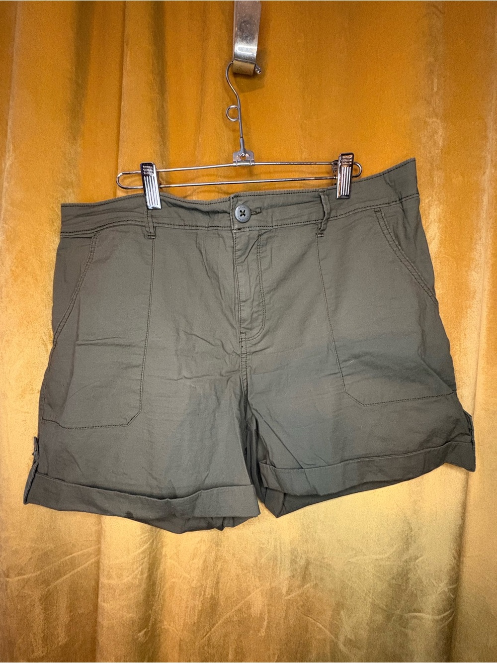 Casual Olive Green Roll-Hem Women's Shorts
